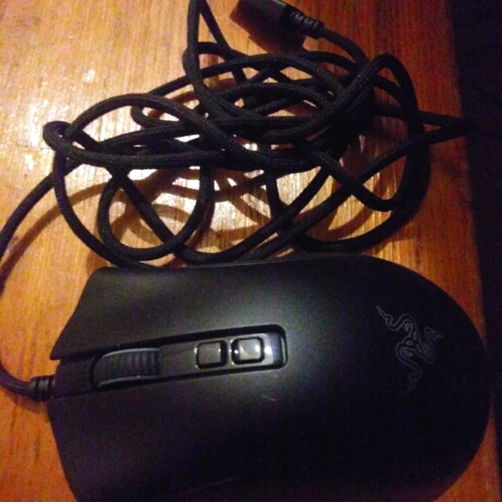 Razor deathadder V2 gaming mouse
